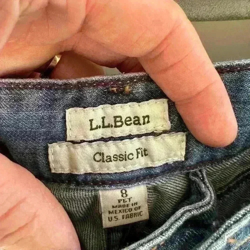 L.L. Bean size 8p cropped jeans. Soft fabric. ID#268523 medium wash - Picture 7 of 7